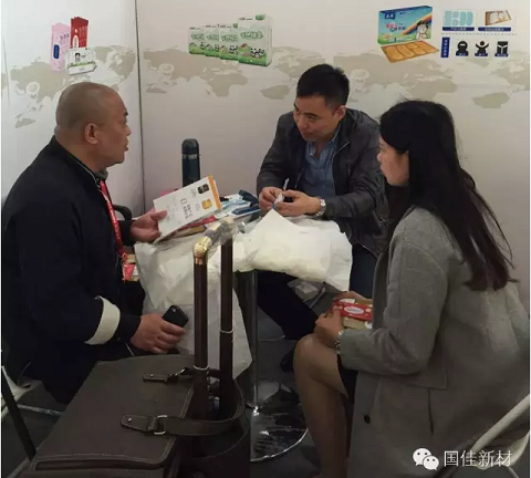 展会客户在龙爱展位现场下订单