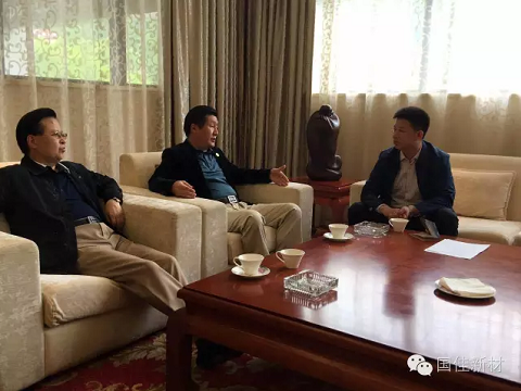 王海波董事长与房县县长纪道清就房县生产制药产业的发展详细交谈