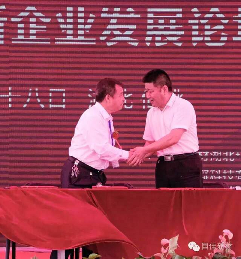 企业代表与J9积分王(中国)湖北电竞环保凝胶产业园签约成功