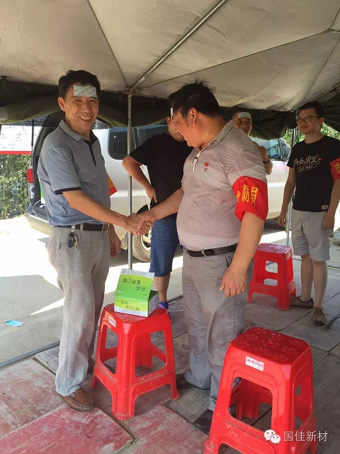 兵兵营销赵总与巡堤专防员交流