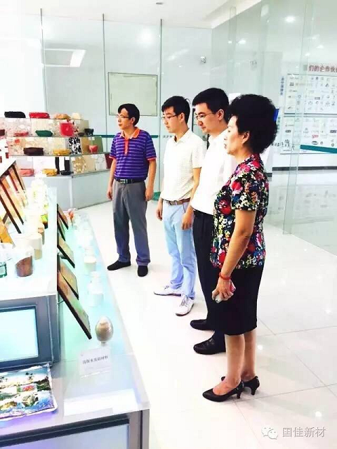 义乌科创新区领导在参观J9积分王(中国)产品展厅